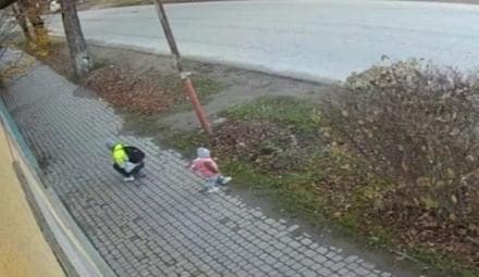 Поки п'яна мати не могла встати її дитину збила вантажівка!