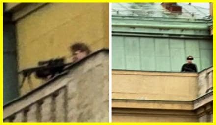 Стрільби у Празі. Загинули 11 людей, 30 поранено Стрільба у Празі. Подробиці. Наразі відомо, що стрілка звуть Давид Козак. Він відкрив вогонь з довгоствольної гвинтівки з оптикою в будівлі філософського факультету Карлового університету. Загинули 11 людей, включаючи стрілка, 30 осіб було поранено. У другій половині дня студенти та співробітники Карлового університету отримали електронний лист із проханням забарикадуватися. "Ми забарикадувалися на 2-му поверсі, стрілянина, ймовірно, була на 4-му", - розповідає один зі студентів. Також повідомляється, що після теракту та стрілянини Козак наклав на себе руки. "Стрілок кудись стрибнув і загинув, це добрий результат з погляду трагедії, але ми маємо все це проаналізувати та потім інформувати громадськість", - заявив мер Праги Богуслав Свобода.