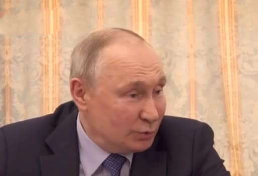 Путін почав заїкатися коли його спитали про Валерія Залужного