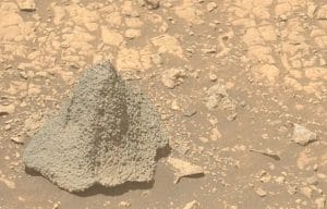 На Марсі знайшли камінь «капелюх»