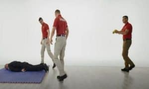 Начальник патрульної поліції спробував на собі електрошокер «Taser Х2»