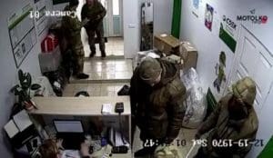 Мародеры РФ штурмуют курьерские доставки