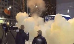 Активисты снова блокировали телеканал "Наш"