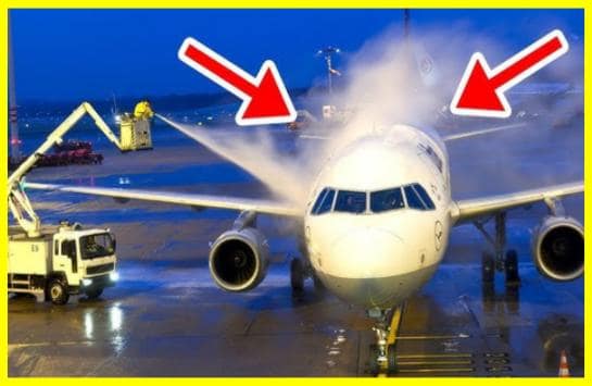 Навіщо літаки миють кожні 7 днів?