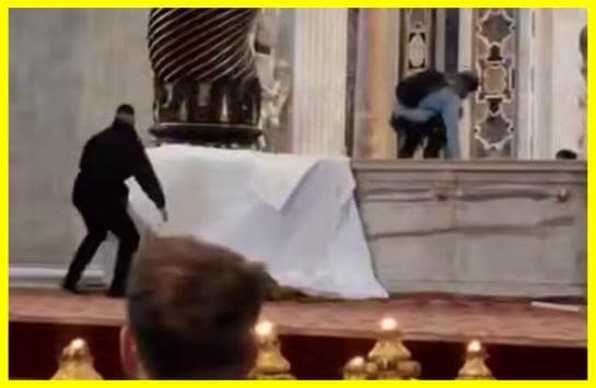 Вандал пошкодив вівтар у храмі Ватикана