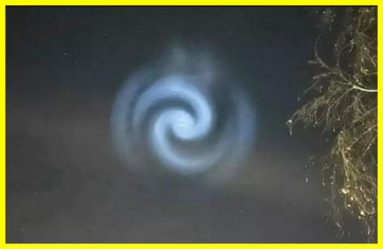 Таємничі спіралі у небі