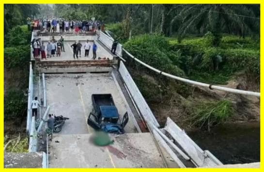 В Китаї впав підвісний міст