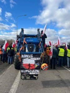 Polish farmers block railway trains coming from Ukraine