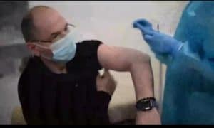 Глава МОЗ Степанов сделали прививку от коронавируса