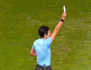 Первая белая карта в футболе!