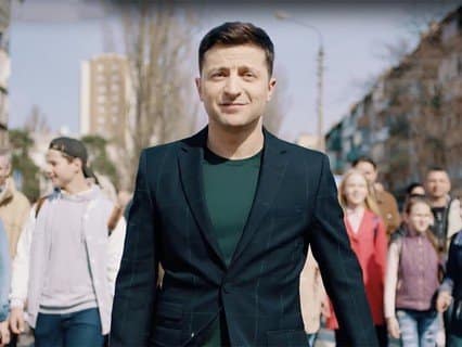 Грузовик сбивает Зеленского