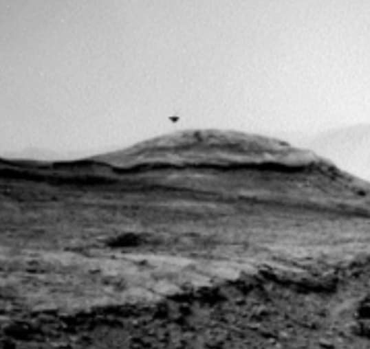 Flying Saucer on Mars: Curiosity Rover Captures Mysterious UFO in 2026