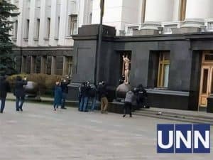 Оголена феміністка влаштувала перфоманс Оголена феміністка влаштувала перфоманс