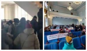 В Житомирі штурмом взяли приміщення облради