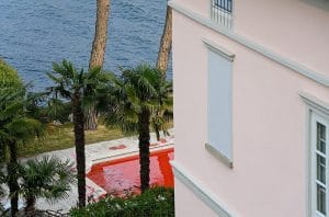 Дом Соловьева окрасили в цвета крови и написали убийца Дом Соловьева окрасили в цвета крови и написали убийца