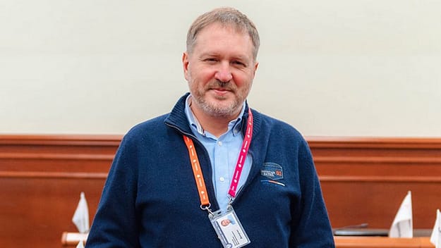 Депутат від «Голосу» вдарив коміка в обличчя