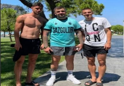 Футболисты Миколенко и Яремчук сфотографировались с рэпером Бастой