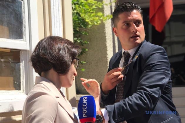 Зеленского спасли