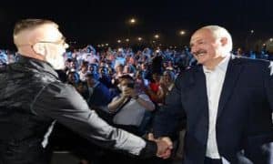 Рэпер Серега обнял Лукашенка и пожал ему крепко руку