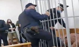 В Минске политзаключенный перерезал себе горло