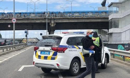 Чоловік який замінував міст в Києві назвав свою вимогу