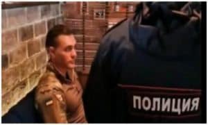 В центрі Ялти переполох через озброєного хлопця