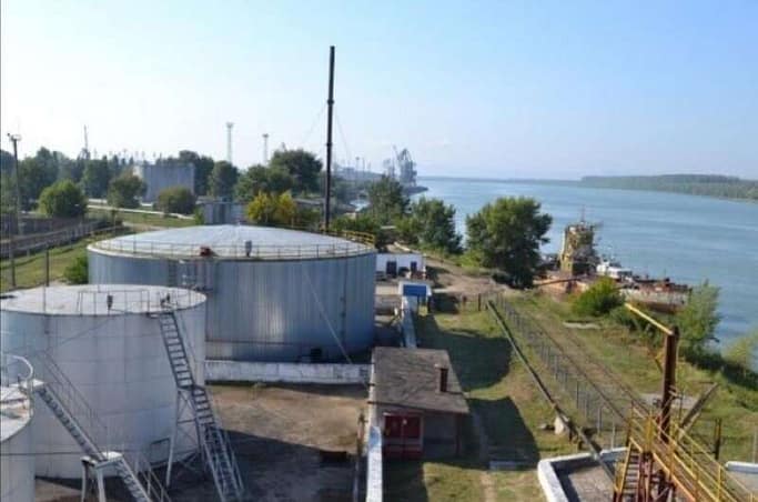 Під Одесою робочі забарикадувалися в нафтовому резервуарі