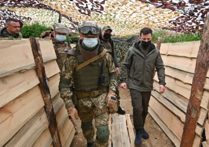 Владимир Зеленский осмотрел блиндажи и окопы на границе с оккупированным Крымом