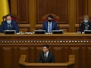 Хмара и Шишкин во время выступления Зеленского одели странные футболки