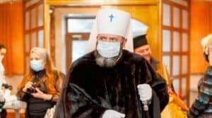 Священник з Луцька обурив всю мережу розкішною норковою шубою