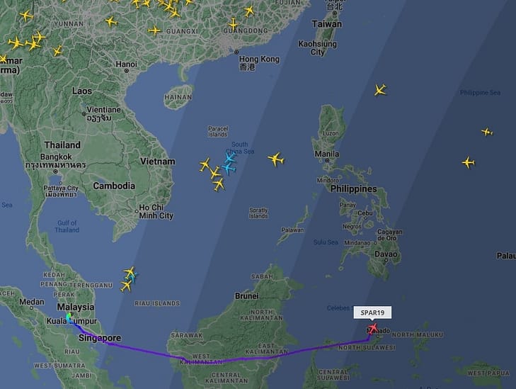 Військовий борт, на якому перебуває Ненсі Пелосі, повернув у бік Тайваню