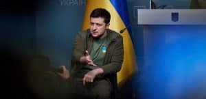 "Он сказал возьмет в руки автомат и будет воевать!": Арестович о Зеленском