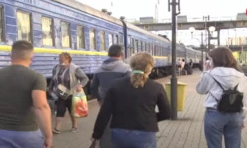 В Тернополі люди влаштували бунт та зупиняють поїзди