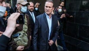 Под зданием суда по апелляции Медведчука "горячо